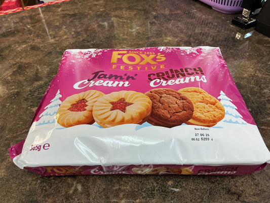 FOX’S FESTIVE JAM’N CRUNCH CREAMS