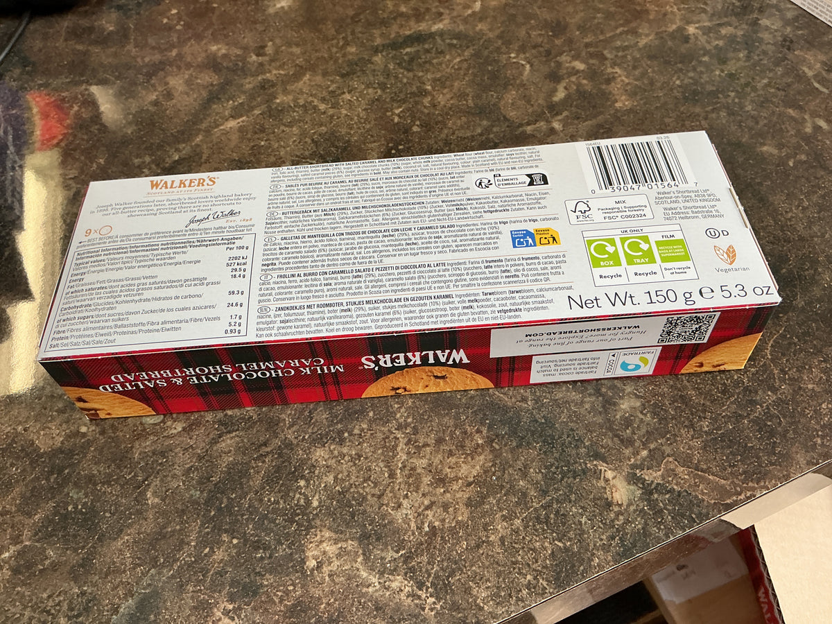 WALKERS MILK CHOC/SALTED CARAMEL SHORTBREAD 150G