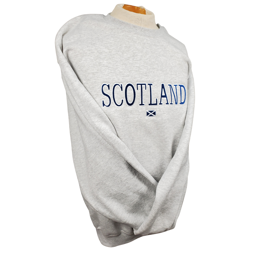 Showcase your love for Scotland in this stylish crewneck sweatshirt. Stay comfortable and warm while keeping up with the latest trends! Pair these with some biker shorts and walk the streets in style while representing Scottish pride.