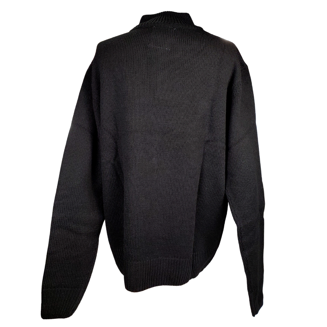 This plush soft official Guinness sweater will keep you warm and cozy during the winter season. 3/4 zip with the official Guinness harp and the text "GUINNESS" below it.