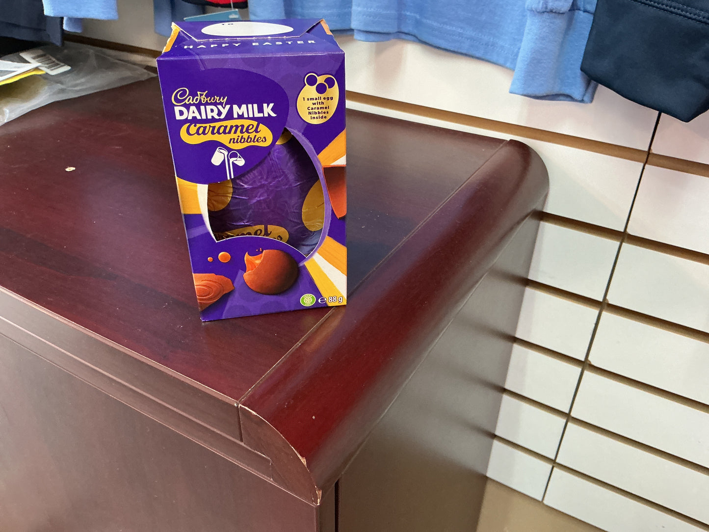CADBURY DAIRY MILK CARAMEL NIBBLES EGG 88G