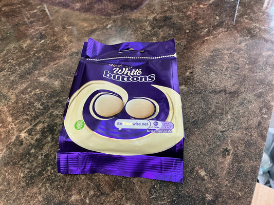 CADBURY WHITE BUTTONS POUCH 85G