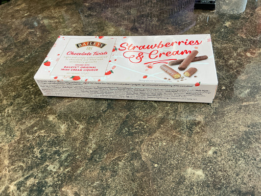 BAILEYS CHOCOLATE TWISTS STRAWBERRIES & CREAM