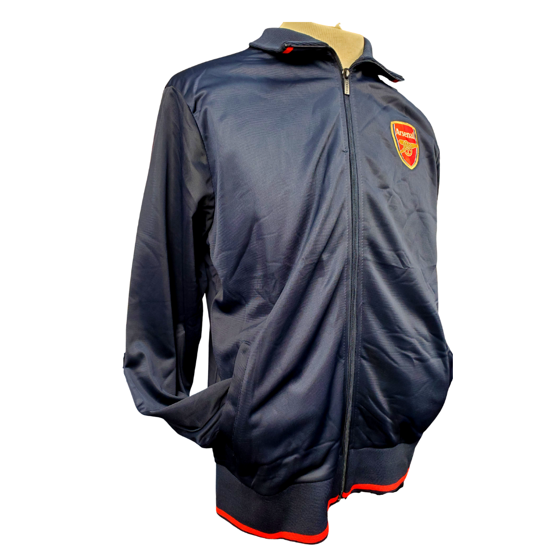 Play football in style with our official Arsenal navy blue zip-up. This jacket is built for comfort and has a durable zipper, two front pockets, and a ribbed baseball collar.   Official Arsenal apparel Durable zipper to prevent snagging with ribbed hem  Ribbed baseball collar and sleeve ends
