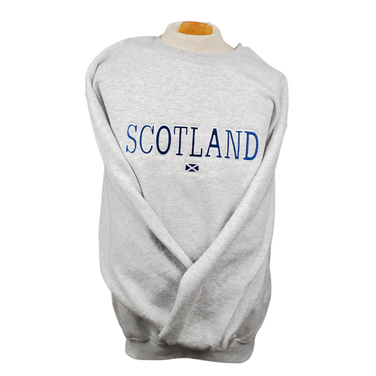 Showcase your love for Scotland in this stylish crewneck sweatshirt. Stay comfortable and warm while keeping up with the latest trends! Pair these with some biker shorts and walk the streets in style while representing Scottish pride.
